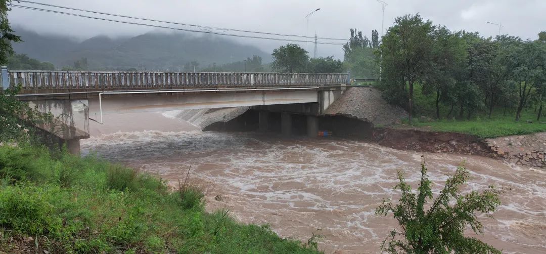 延庆佛峪口水库,古城水库泄洪!提示市民务必远离河道!