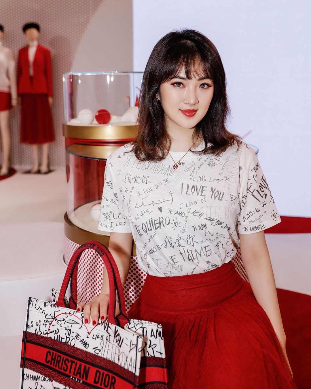 赌王千金组豪门女团!同框华为小公主,p图过度变蛇精脸?