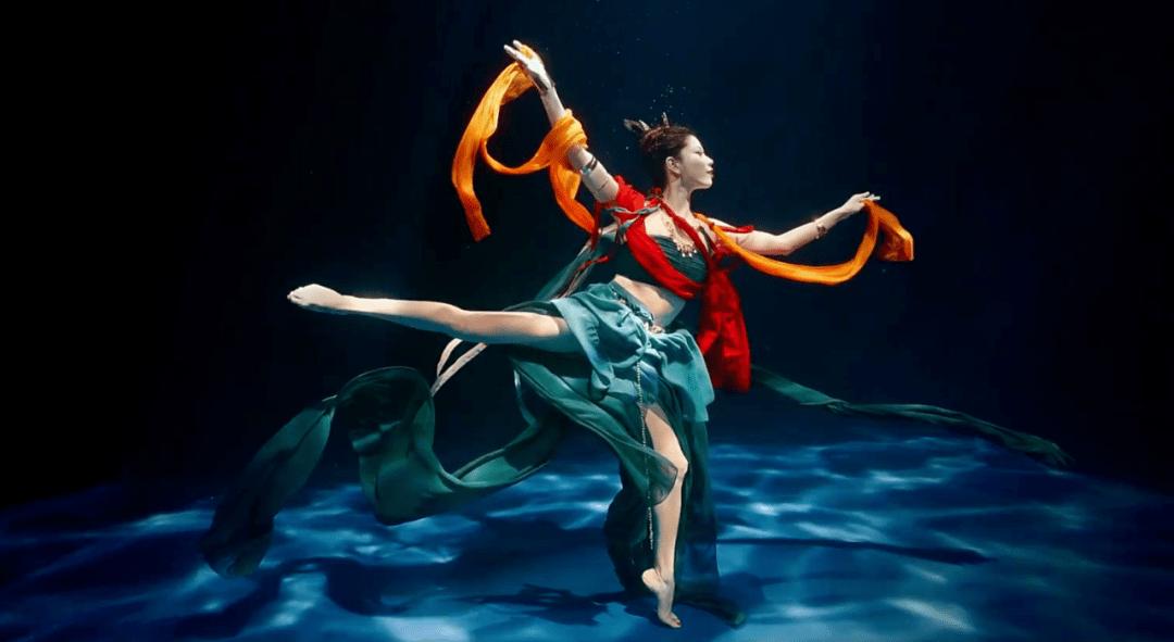 河南卫视又杀疯了!绝美洛神水下飞天迷翻众人