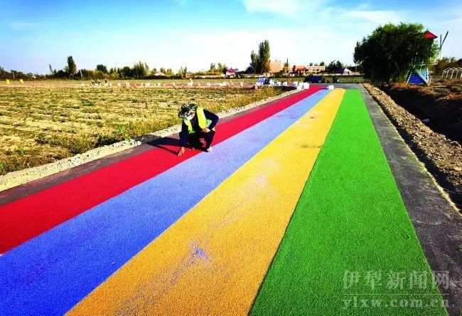 彩色陶瓷颗粒路面助推乡村旅游业发展