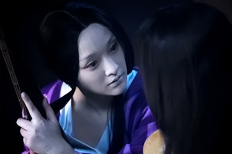 清朝名画"女鬼图",放大后才知她在干啥?很多人都不敢细看