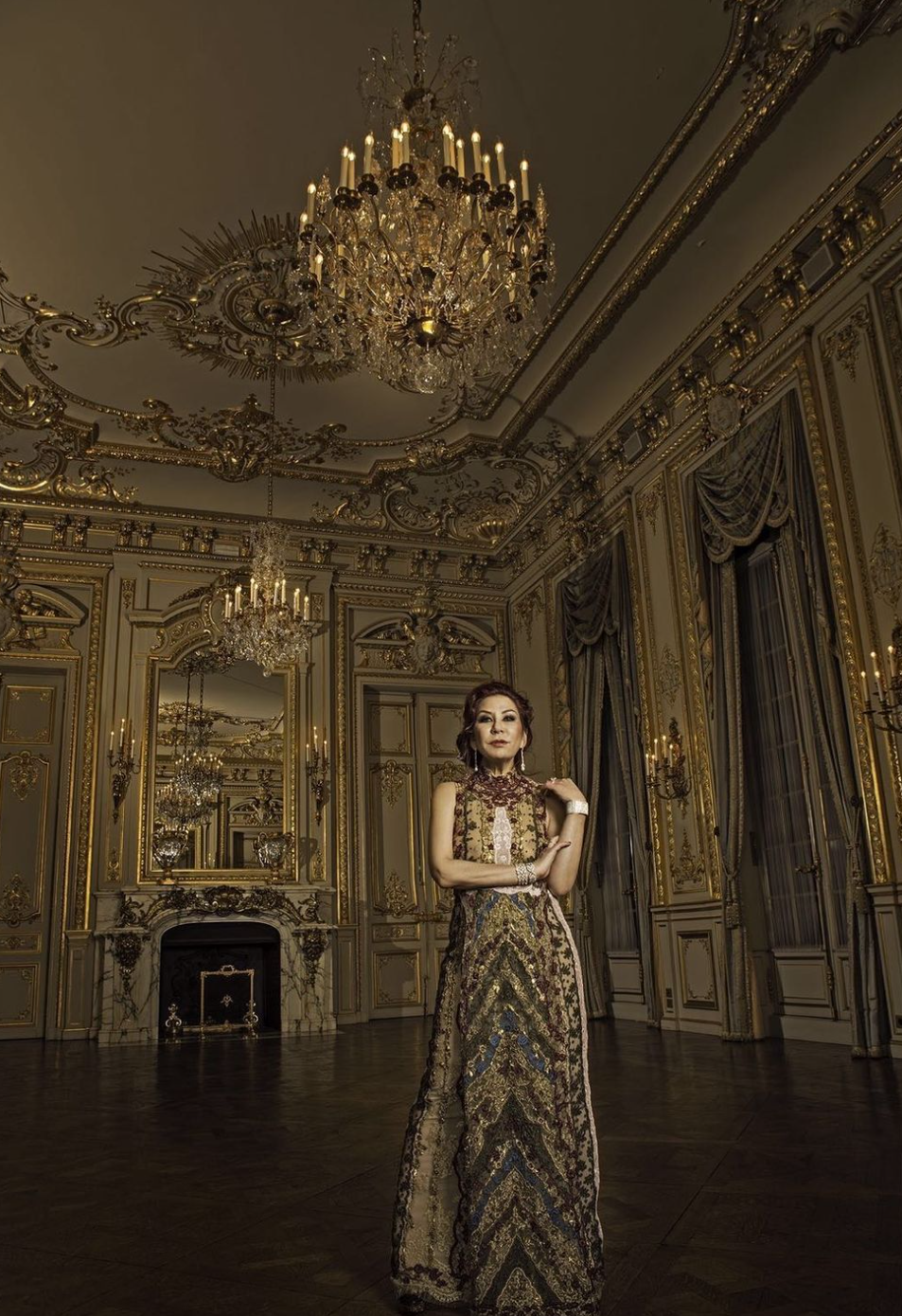 62岁富婆网红安娜中风去世,身家42亿出手阔绰,4段婚姻育有一子