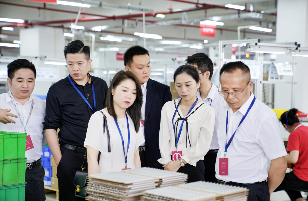 互学互鉴,携手共进|德技优品门窗参观好博窗控集团!