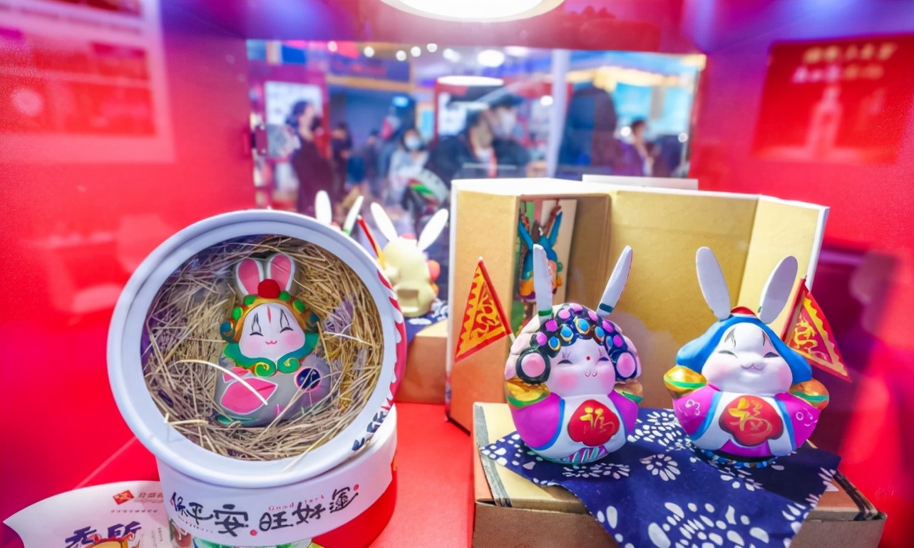 北京兔儿爷中秋"唱响"时尚戏