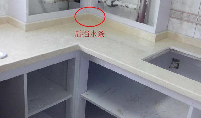 纠结厨房台面要不要做挡水条?请师傅支招,却说:前挡水条没必要