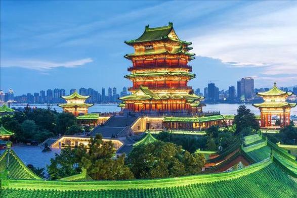 南昌市景区全面对外开放,推动当地旅游业新发展