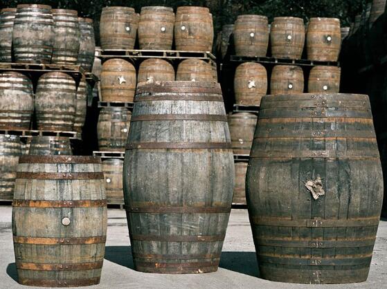 雪莉桶和波本桶的区别,原料不同体积不同带来的风味也不同