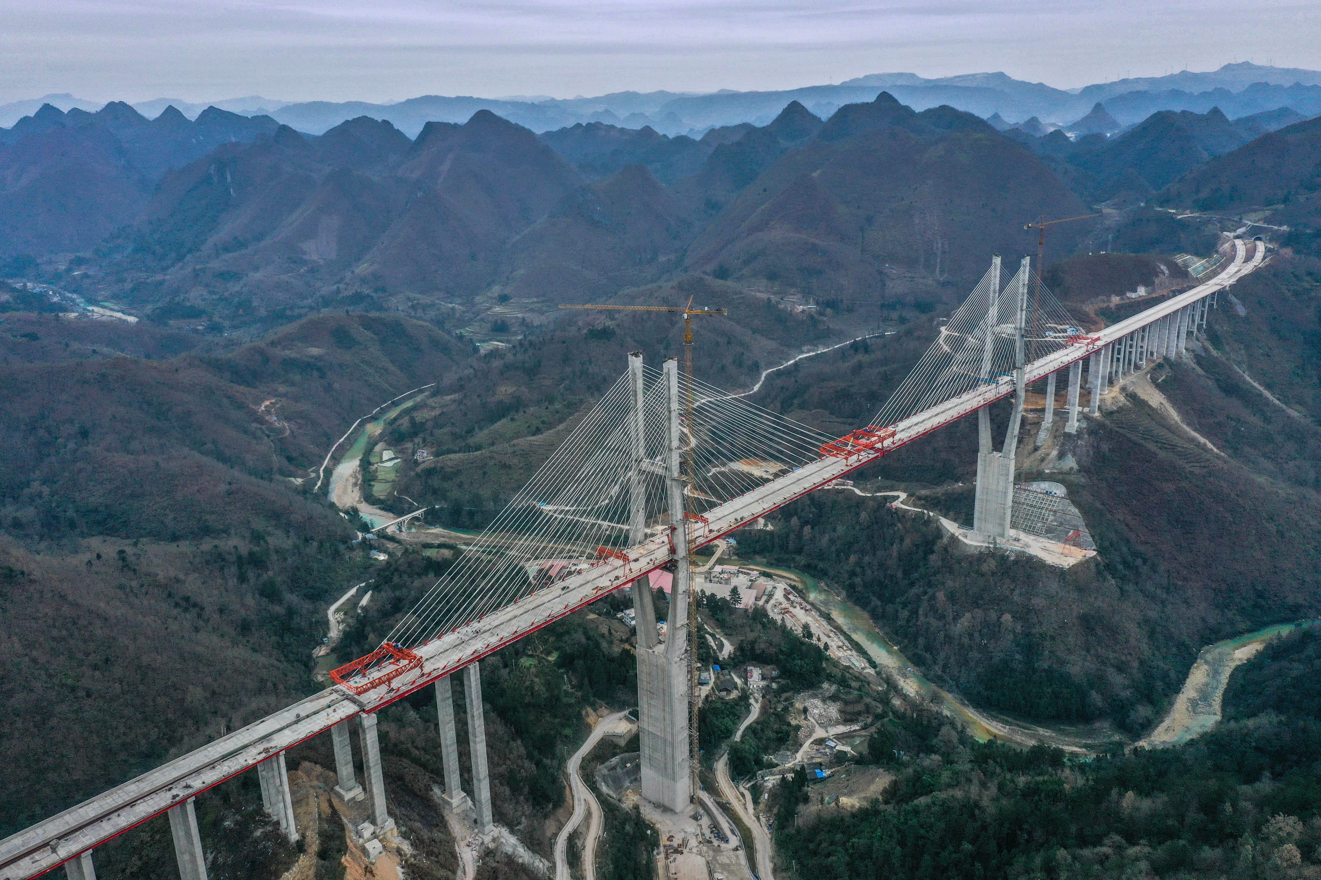 贵州都安高速云雾大桥建设有序推进