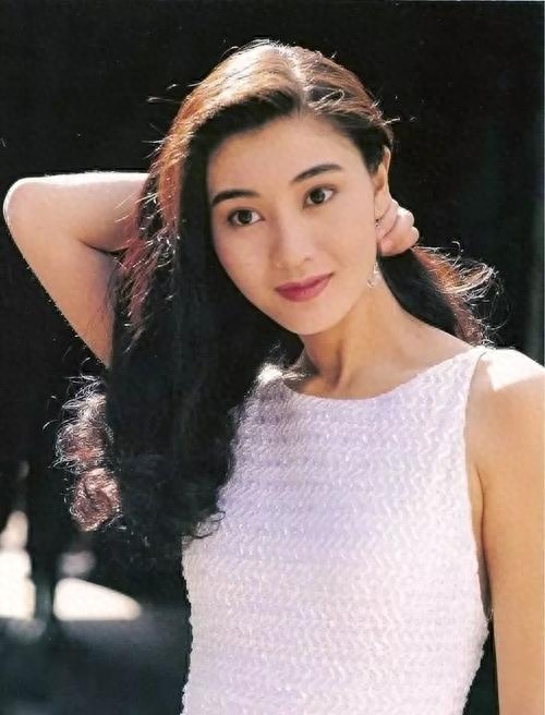 从1946年开始,这么多的香港小姐最有名的还要属李嘉欣了.