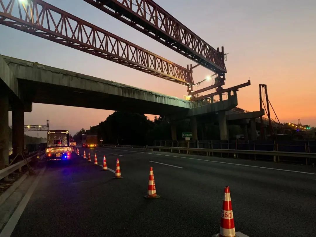 新进展!叶新公路g60跨线桥老桥第一阶段拆除工作完成