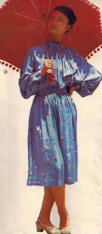 老照片 80年代上海街头漂亮的裙子 中国人开始爱美了