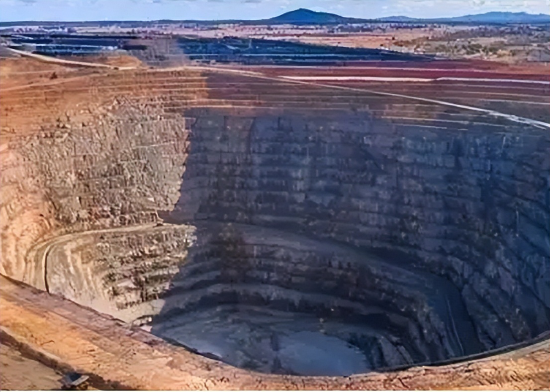 储量超过50亿吨.中国拿下非洲铁矿开采权,澳洲要后悔了