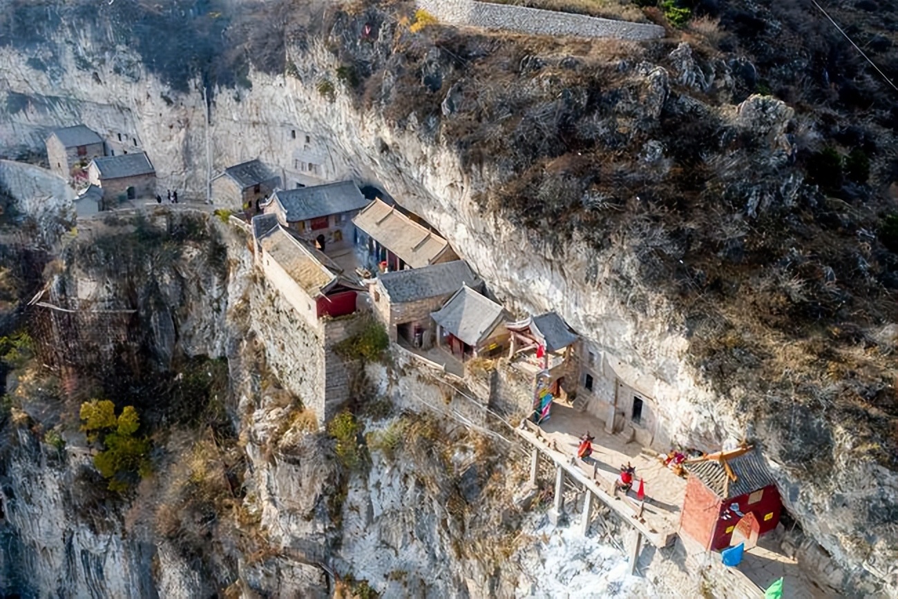 依山而建的石窟寺庙——金灯寺