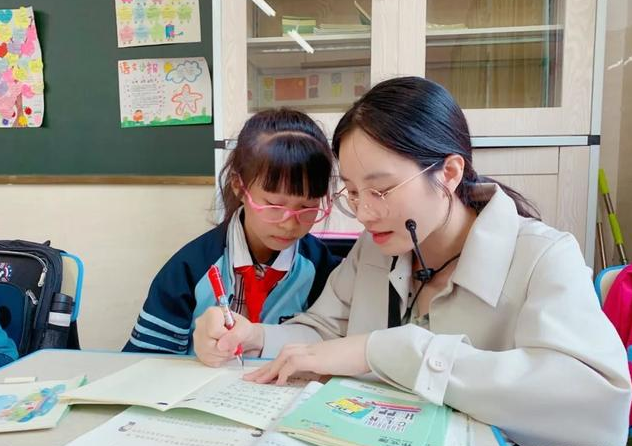 深圳小学老师工资(深圳小学老师工资水平)