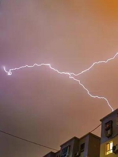 天空为什么会打雷