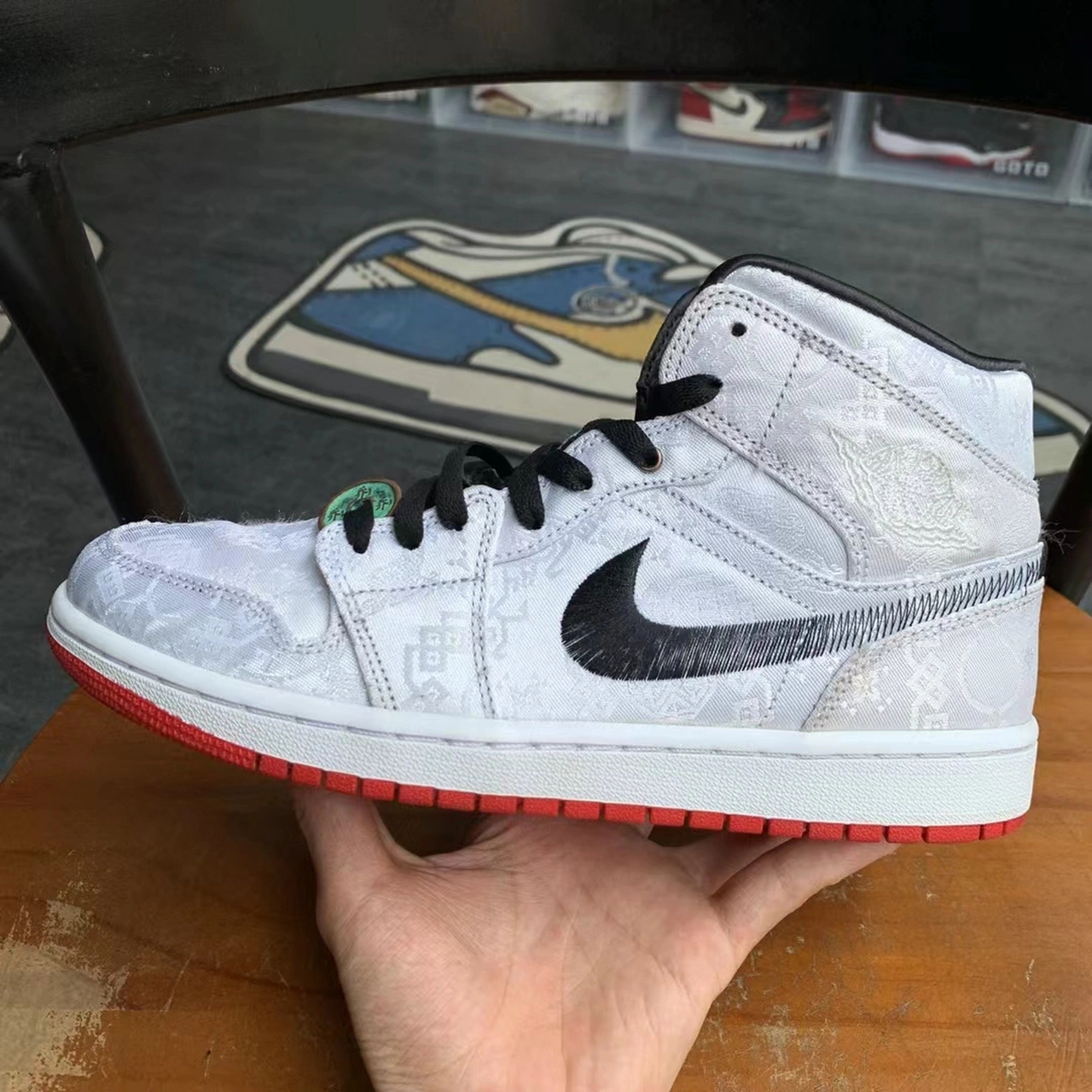 aj1白丝绸过毒鞋盒图图片