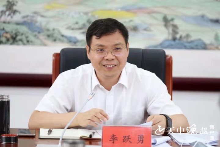 李跃勇主持召开市人才工作领导小组会议