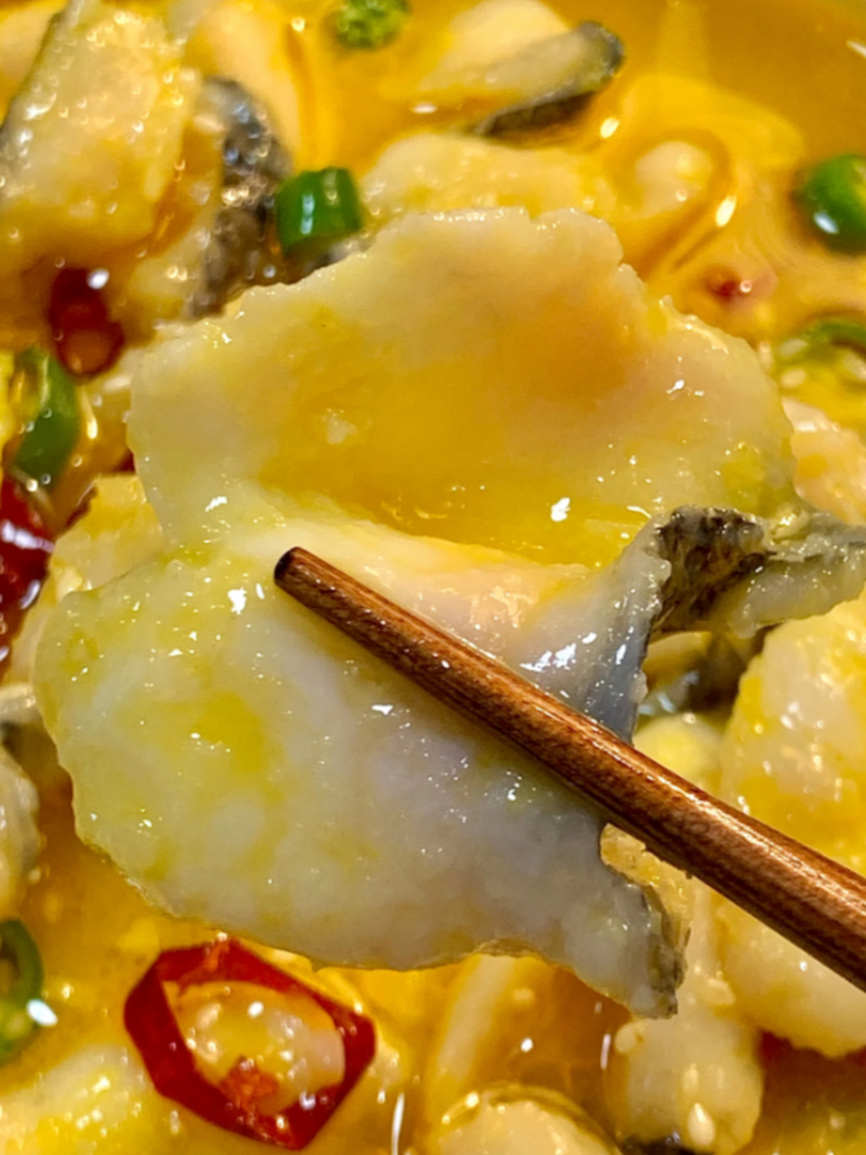 今天我要分享一个超级简单但美味的酸汤鱼片做法,即使是厨房新手也
