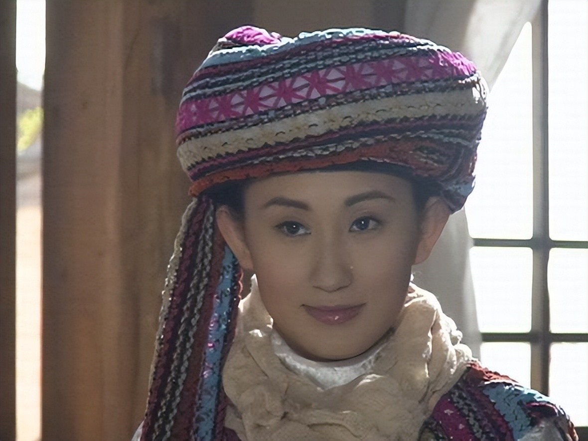 "牛小玲"张丹露:嫁大8岁赵文卓,36岁生三胎,被丈夫宠成公主