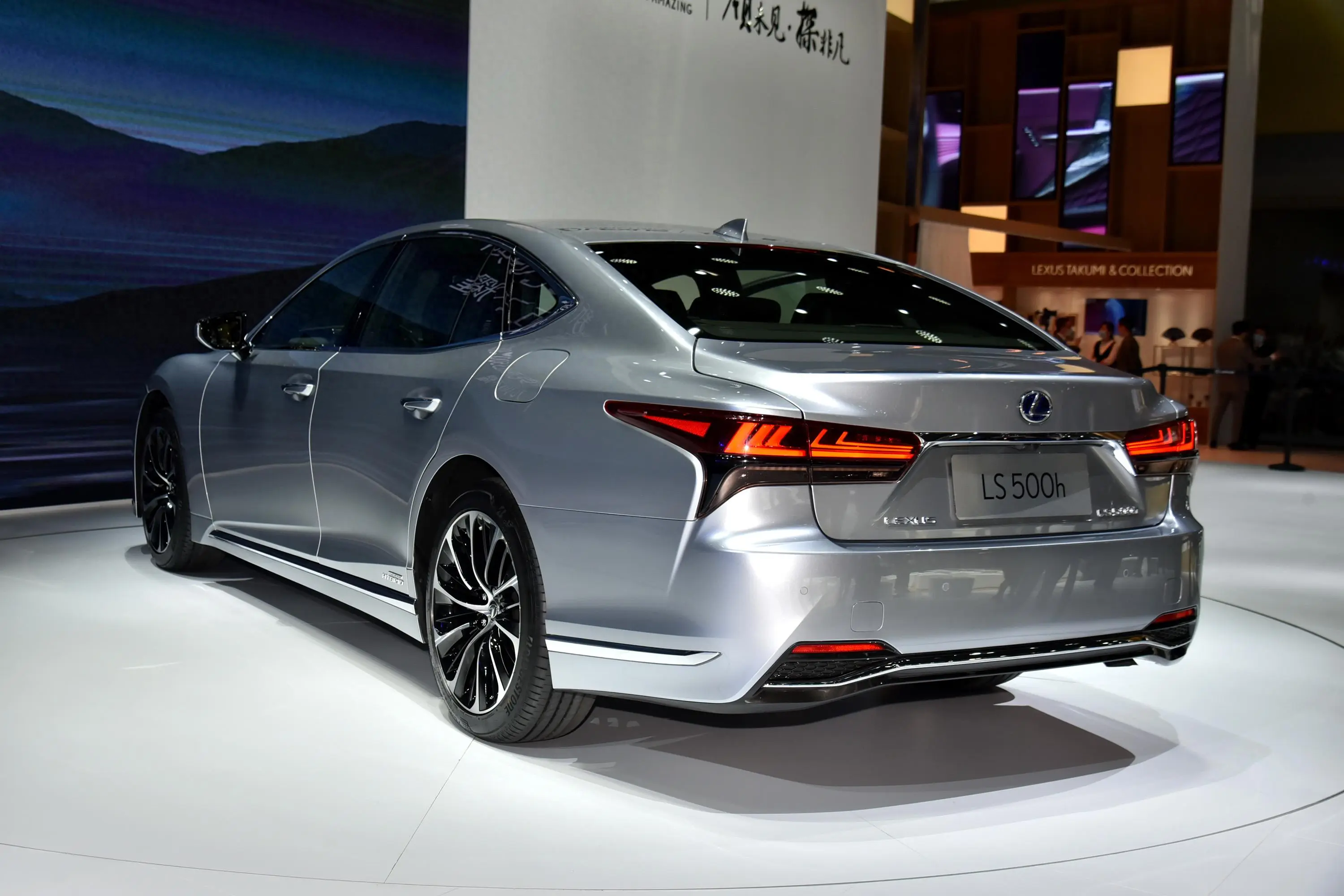 新款雷克萨斯ls上市,对标宝马7系和奔驰s级,它有什么胜算?