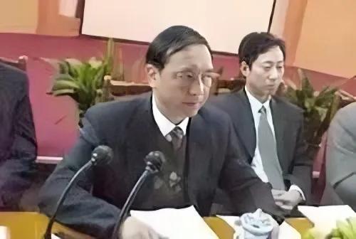 安徽"土皇帝"刘俊卿:敛财4000多万,开会时带着手枪,下场如何