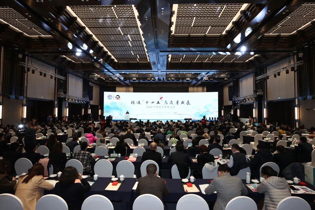 校荣春荣膺2020"中国经济新闻人物"