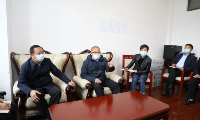 水城区委书记陈石率队督导疫情防控工作 全力打好疫情防控阻击战歼灭