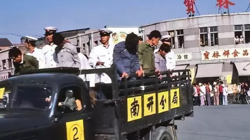 1983年邓公途经唐山遭菜刀队围攻北京的面子也不好使