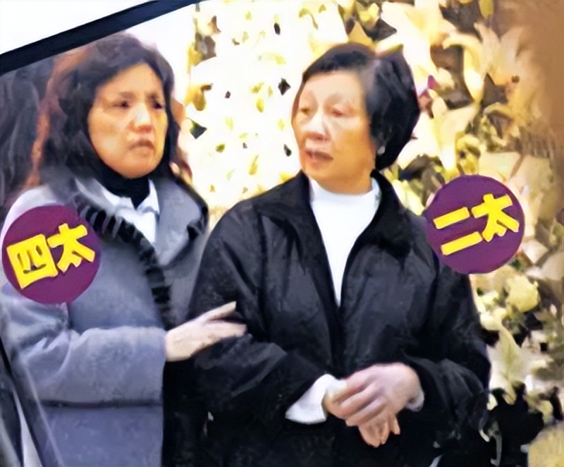2006年董骠去世,葬礼上成龙曾志伟扶灵,四妻七子为何能相处融洽
