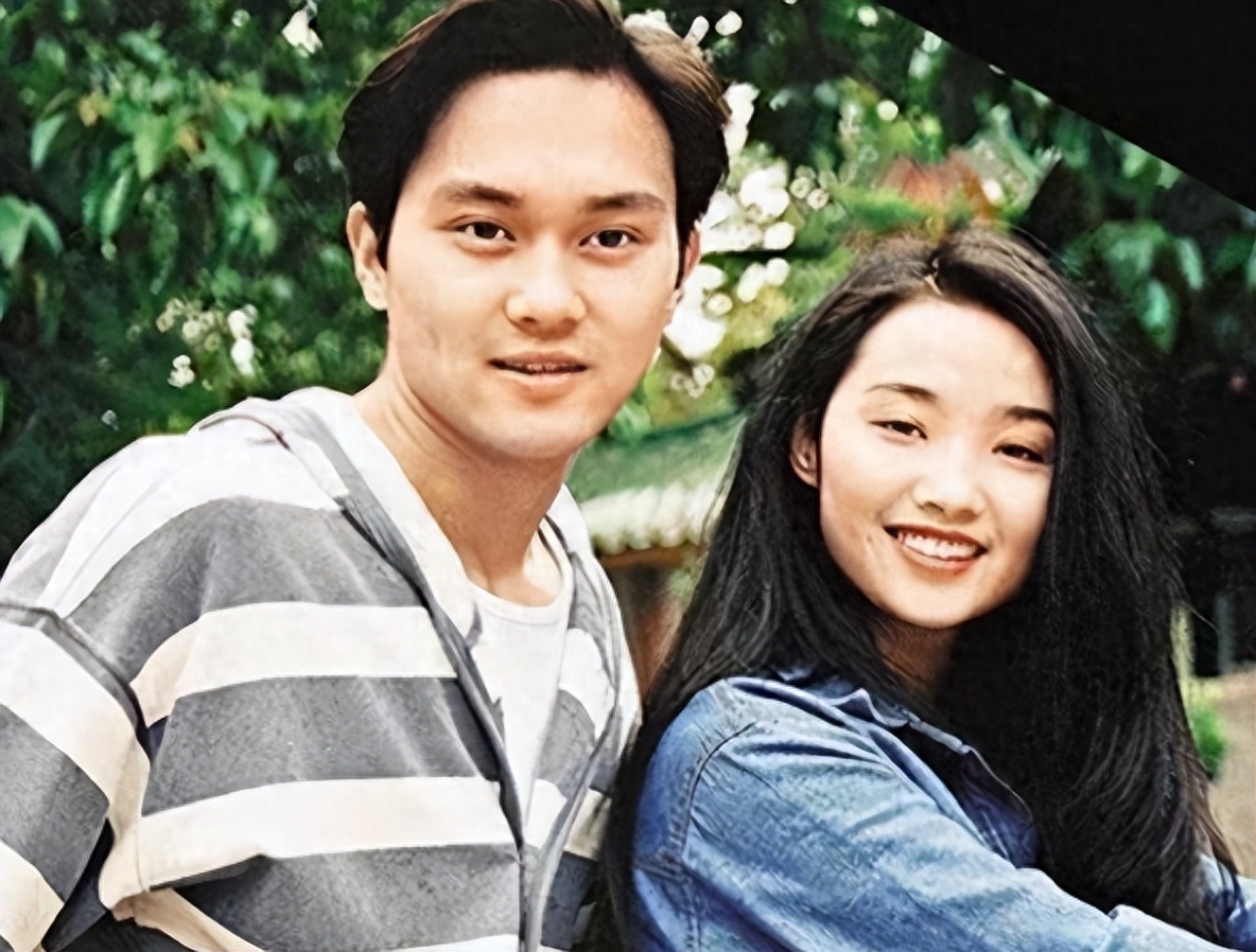 但袁咏仪看中了张智霖,并开始大胆地追求.