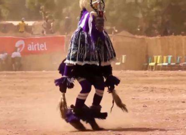 非洲最火的"烫脚舞",至今没人敢模仿,俗称电动小马达!