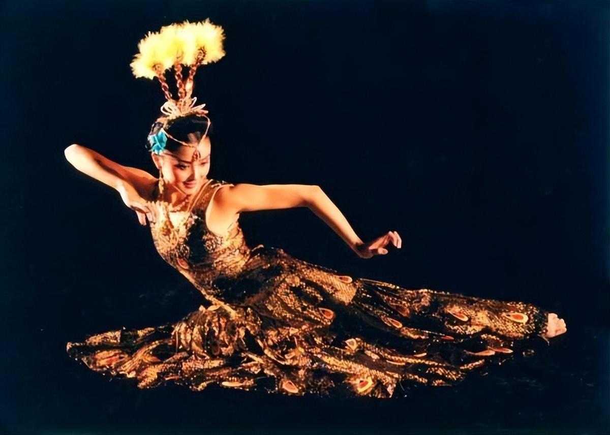 回顾舞蹈演员周洁放弃名利出国自费27万美元包机回国3天后去世