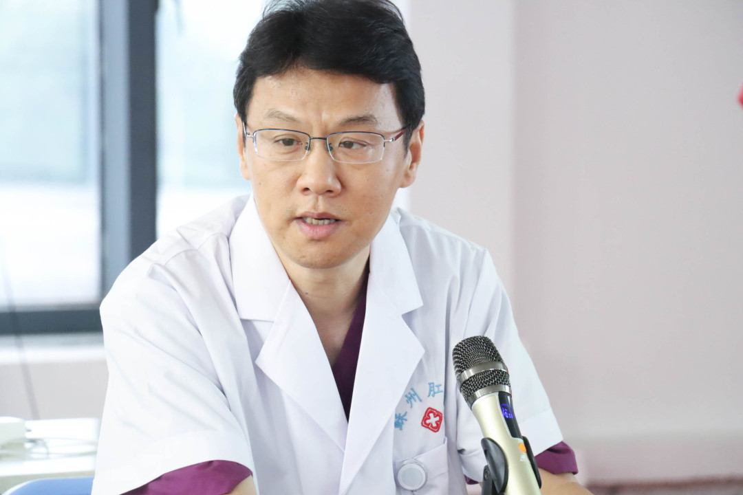 王连生教授还开展了学术研究讨论会,与苏州肛泰中医院的医生们分享了