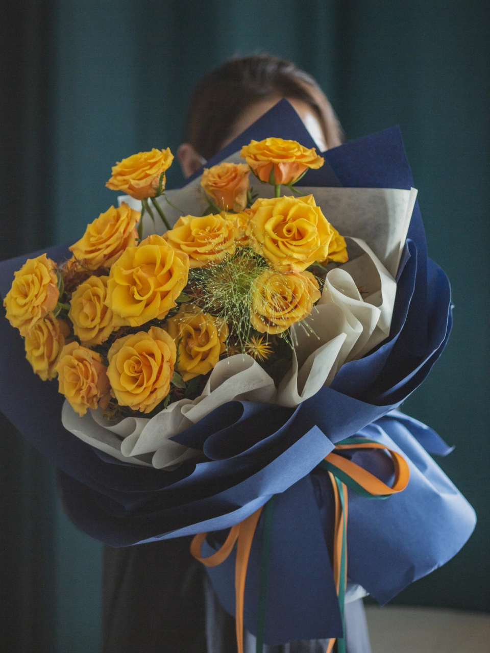 辉煌玫瑰花束,绕过山河错落,才发现你是人间烟火.