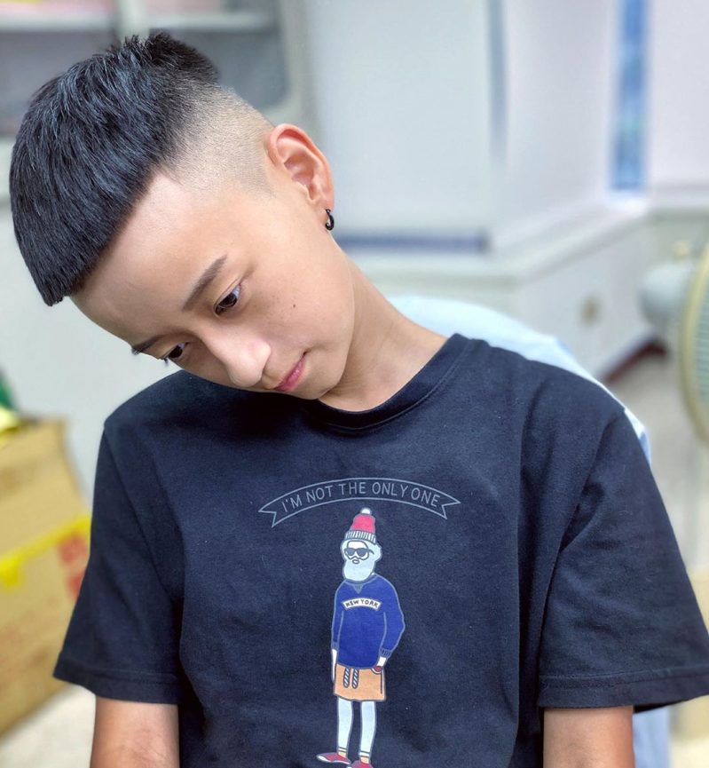 男生别嫌弃"两边铲光"发型,夏天最帅气的剪发,有这5款就够了