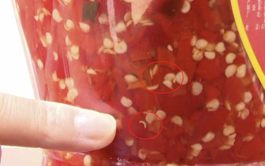 厂家回应:是辣椒胚芽,是正常现象