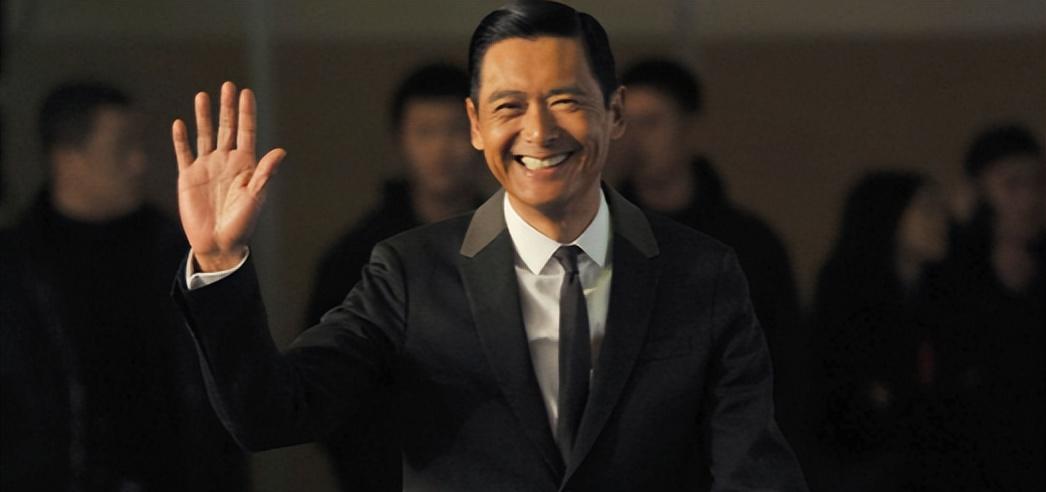 细数周润发出道的这些年,只有过一次捐款行为,那笔善款也并非他个人