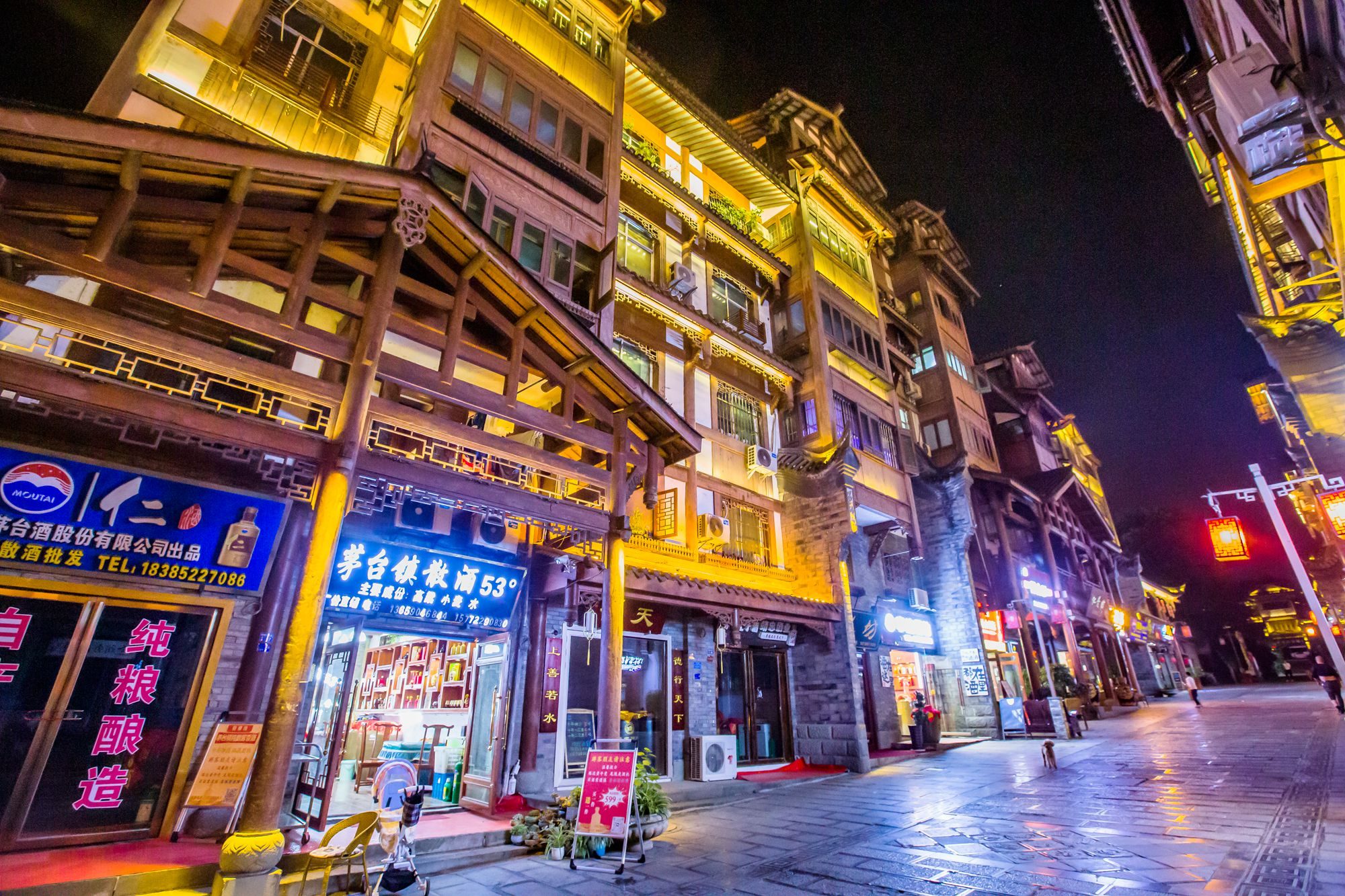 贵州茅台杨柳湾街,一街百态,万象精彩,是茅台古镇的核心街区