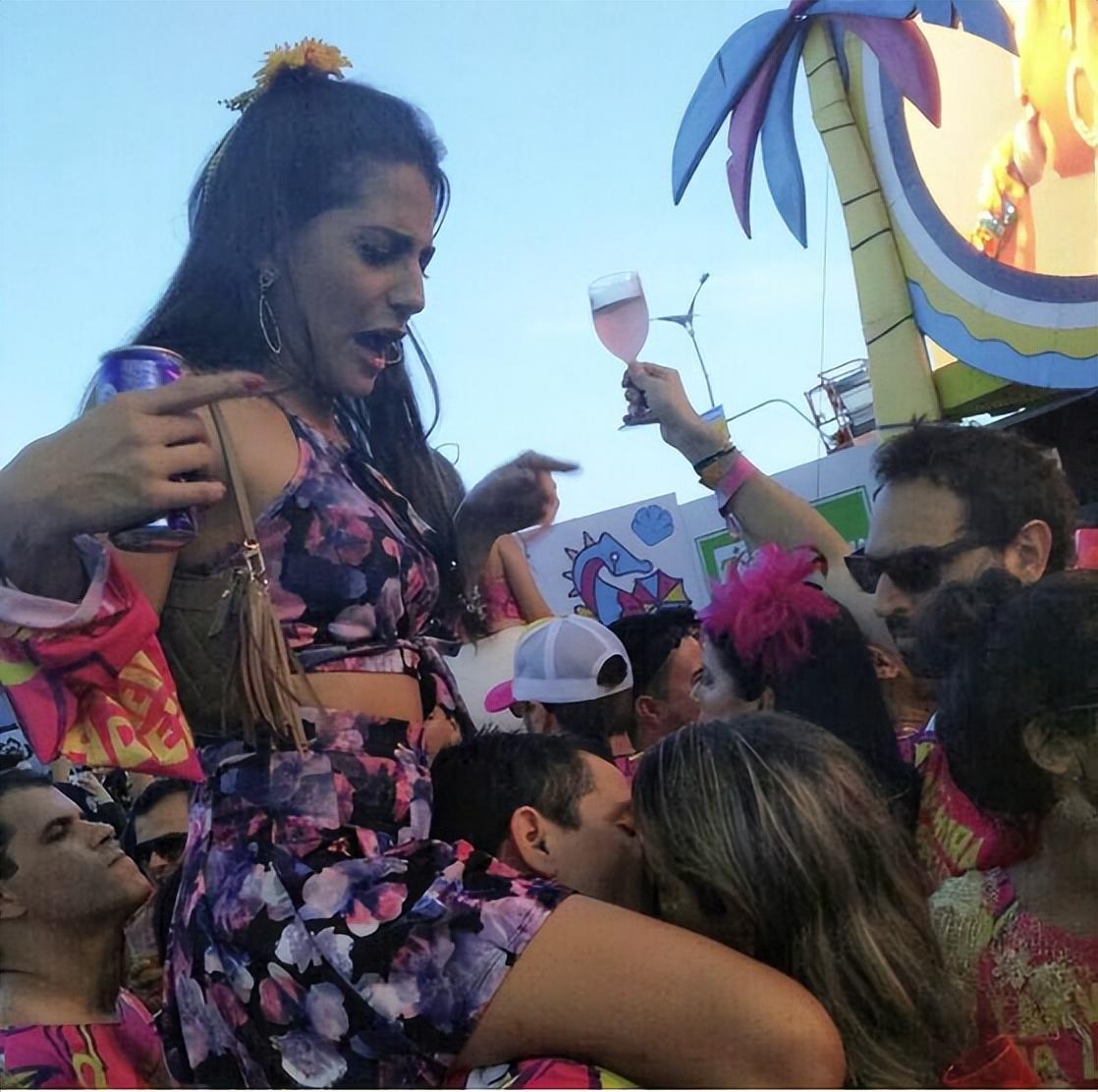 巴西狂欢节有多"开放"?全民"裸奔",政府呼吁民众克制天性!