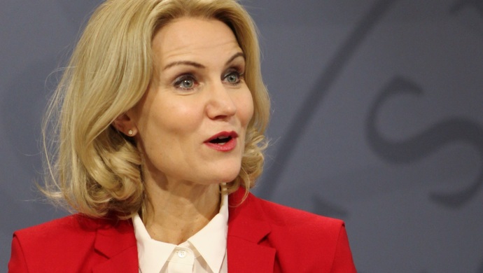 丹麦首位女首相指控已故法国前总统近20年前对她性骚扰:"我非常愤怒"