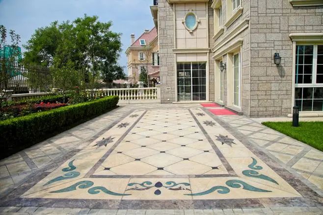 欧式铺装相对简约大气但又整齐端庄不失华贵.