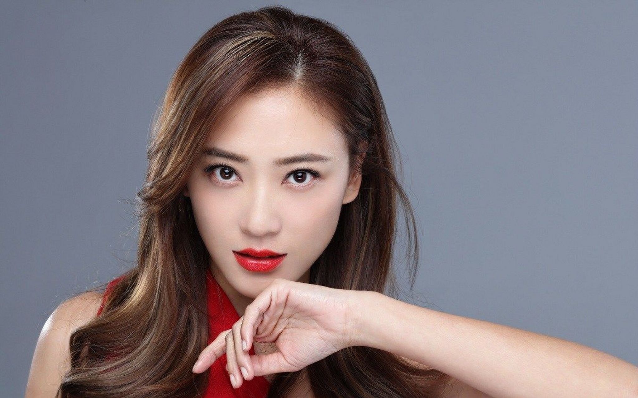 应采儿带小儿子hoho旅行,hoho的正面照曝光后引发网友热议.