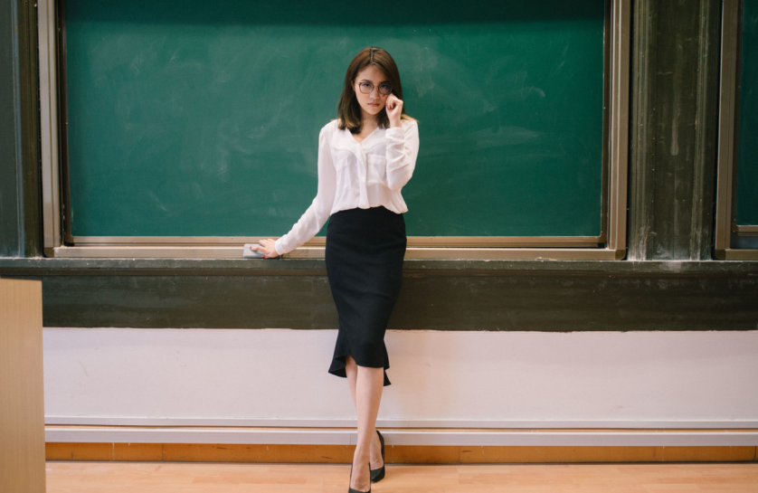 女教师穿"太暴露",家长善意提醒被怼:穿衣自由,我教好书就行