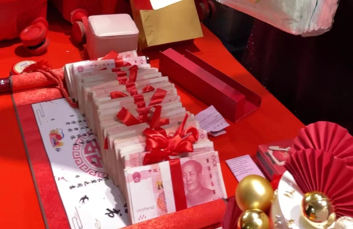 保安结婚一年离婚,想要索回彩礼18万,网友:穷就别娶老婆了!