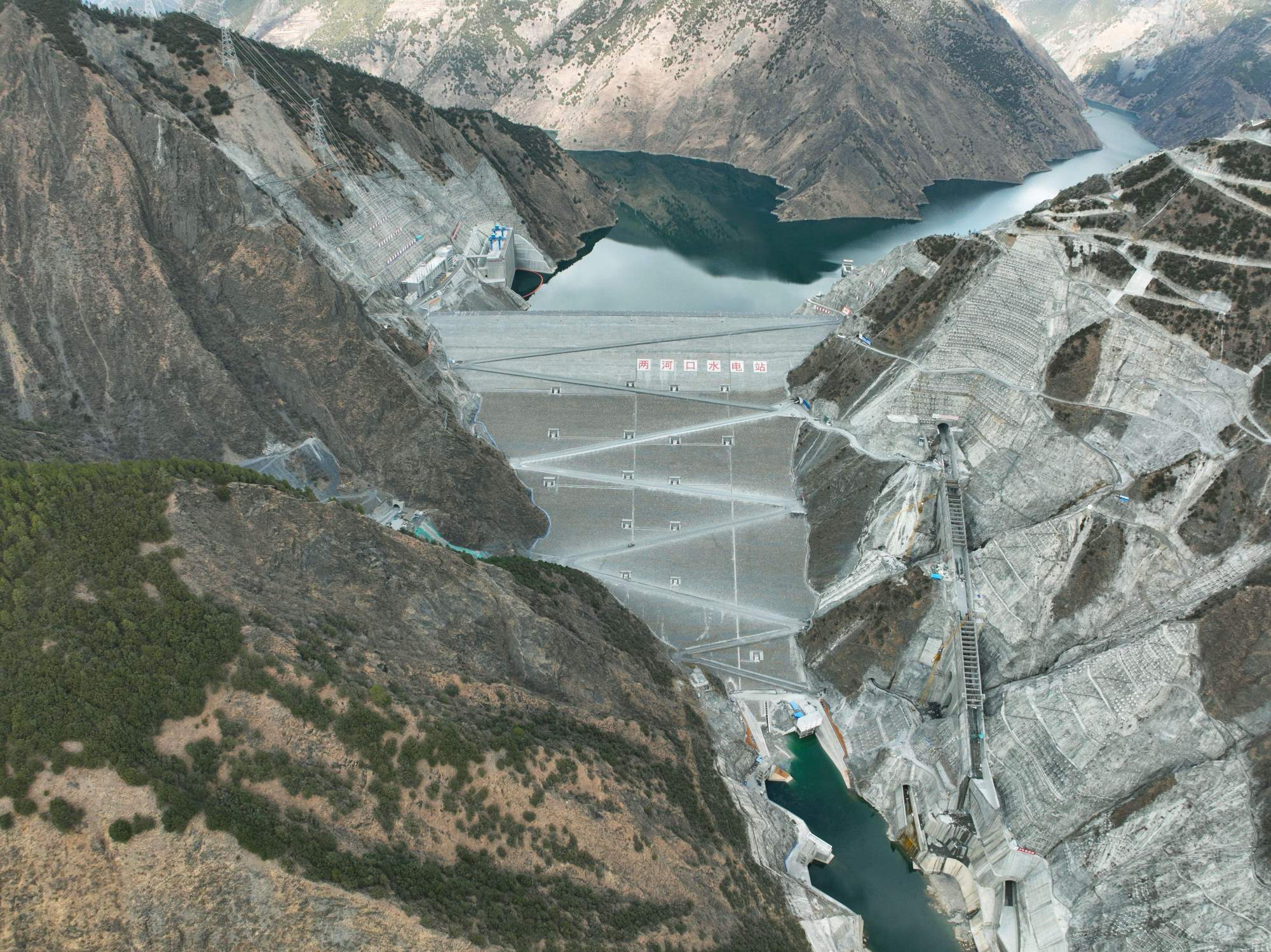 "两河口大坝"我国又一基建奇迹,耗资660亿规模超过6个鸟巢
