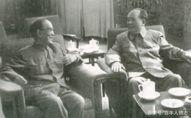 59年毛主席登庐山写了首诗，郭沫若看后给主席写信：这诗有点瑕疵