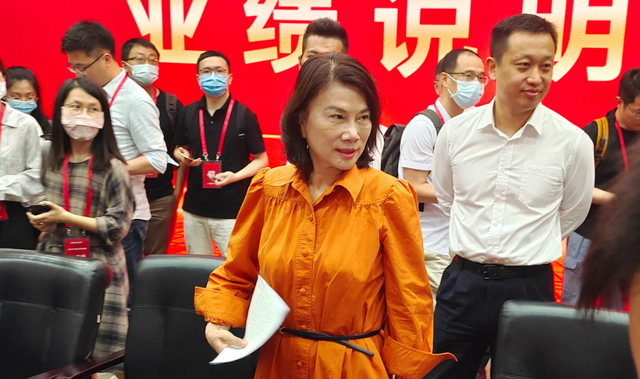 格力股东套现35亿,众多元老转战飞利浦,董明珠如何渡过难关?