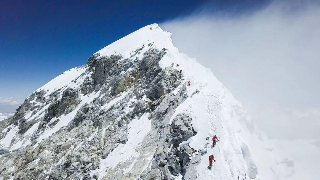 在開始登山之前,弗蘭西斯不僅提前規劃好了登山的路線,而且還做了一個