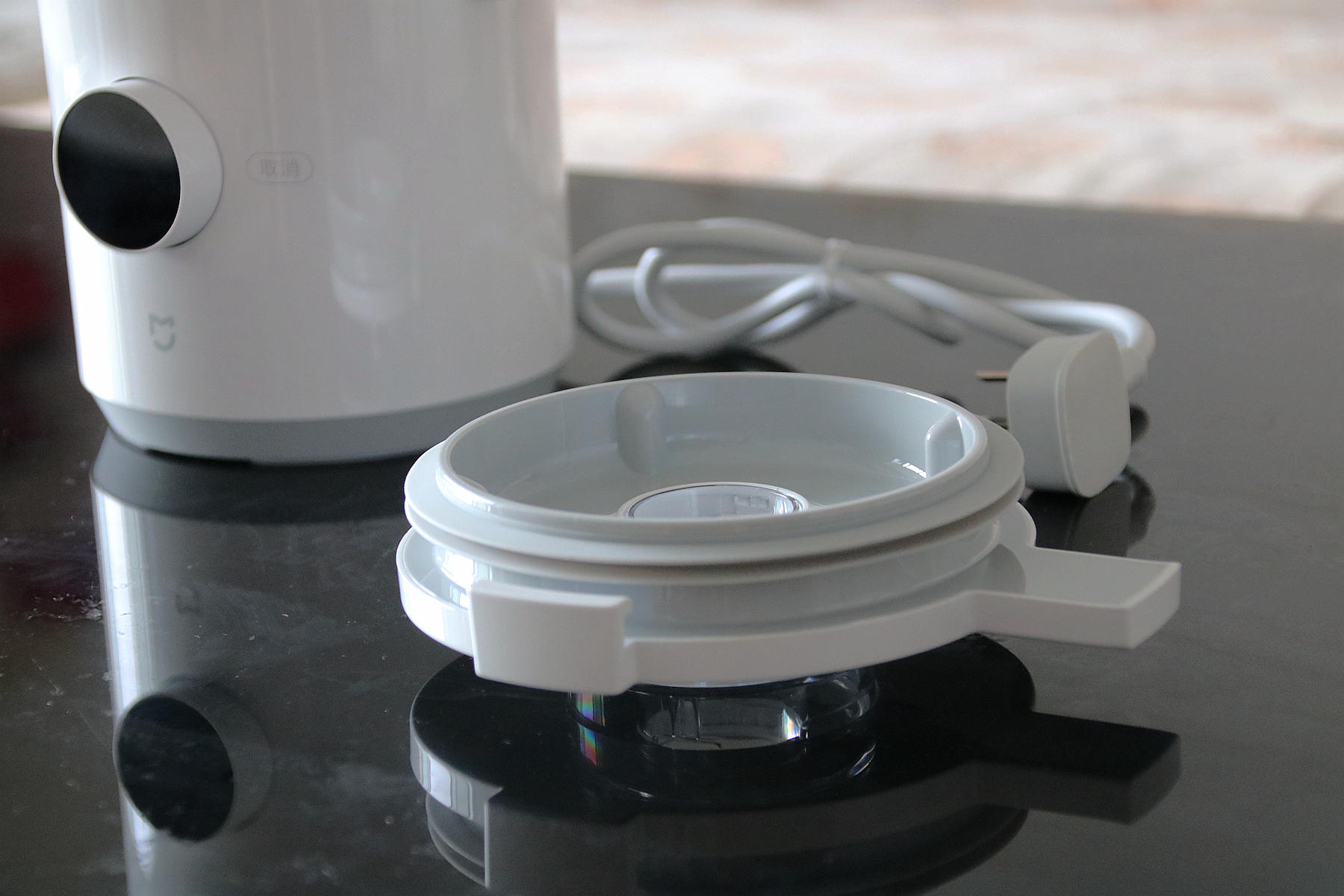 小米推出一款轻量级智能破壁机,海量食谱制作模式 米家智能控制