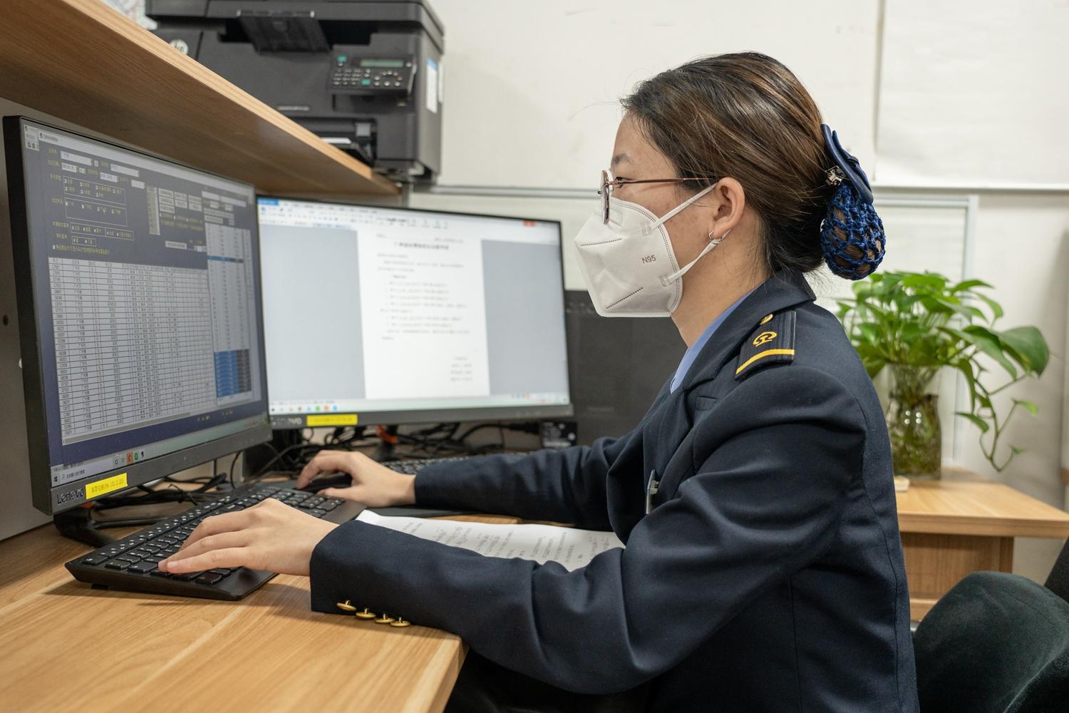 华南最大交通枢纽广州南站:4名女"精算师"精准提报加开列车